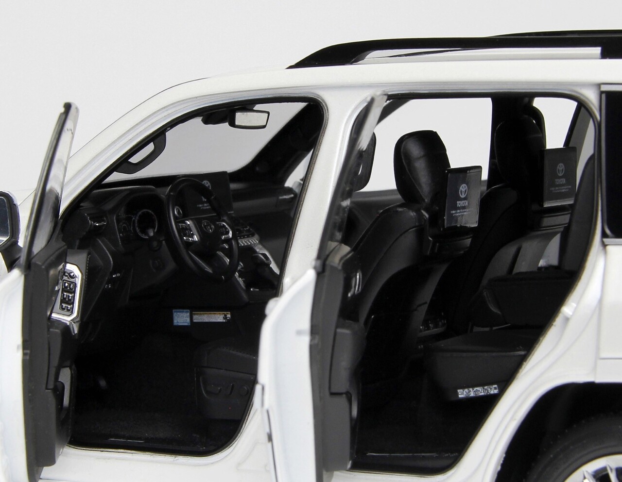 Toyota Toyota Land Cruiser 300-ZX 2024 - 1:18 - LCD Model