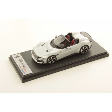 Ferrari Ferrari 12 Cilinder V12 830cv Spider Open 2024 - 1:43 - LookSmart