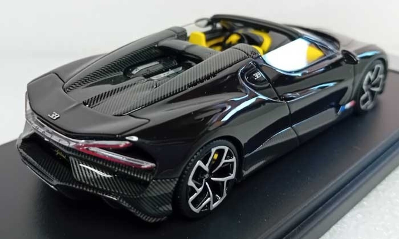 Bugatti Bugatti W16 Mistral 2023 - 1:43 - LookSmart