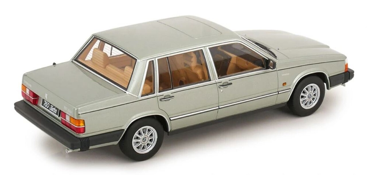 Volvo Volvo 760 Turbo 1985 - 1:18 - Triple 9 Collection