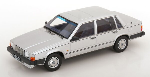 Volvo Volvo 760 Turbo 1985 - 1:18 - Triple 9 Collection