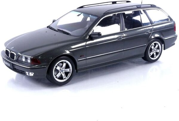 BMW BMW 540i E39 Touring - 1:18 - KK Scale