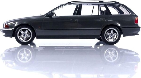BMW BMW 540i E39 Touring - 1:18 - KK Scale