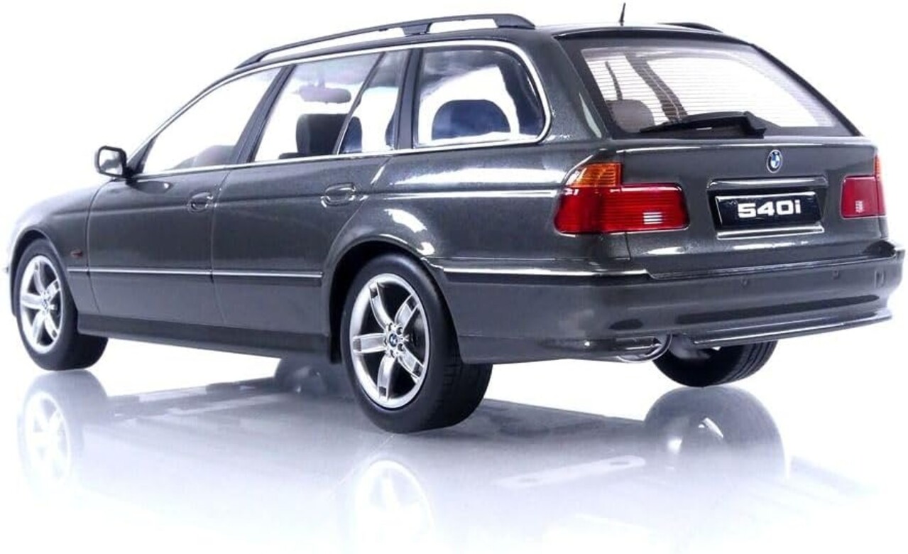 BMW BMW 540i E39 Touring - 1:18 - KK Scale