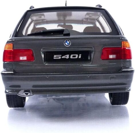BMW BMW 540i E39 Touring - 1:18 - KK Scale