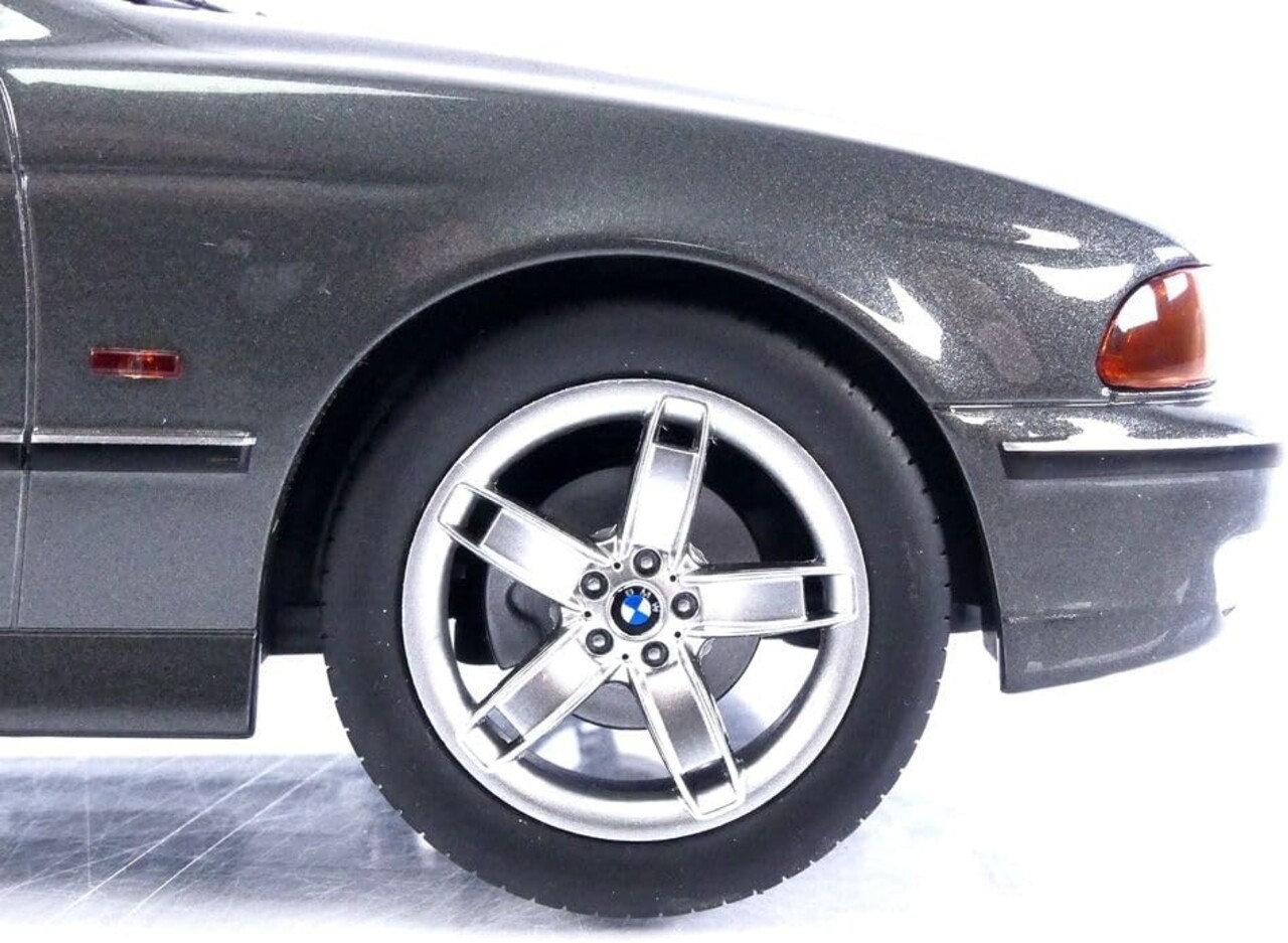 BMW BMW 540i E39 Touring - 1:18 - KK Scale