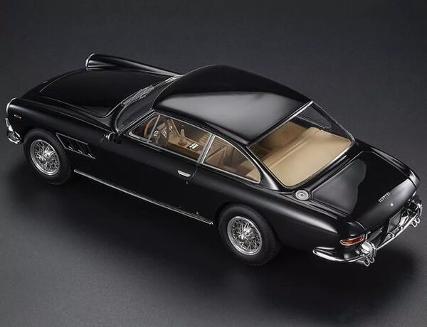 Ferrari Ferrari 330 GT 2+2 1965 - 1:18 - Top Marques Collectibles