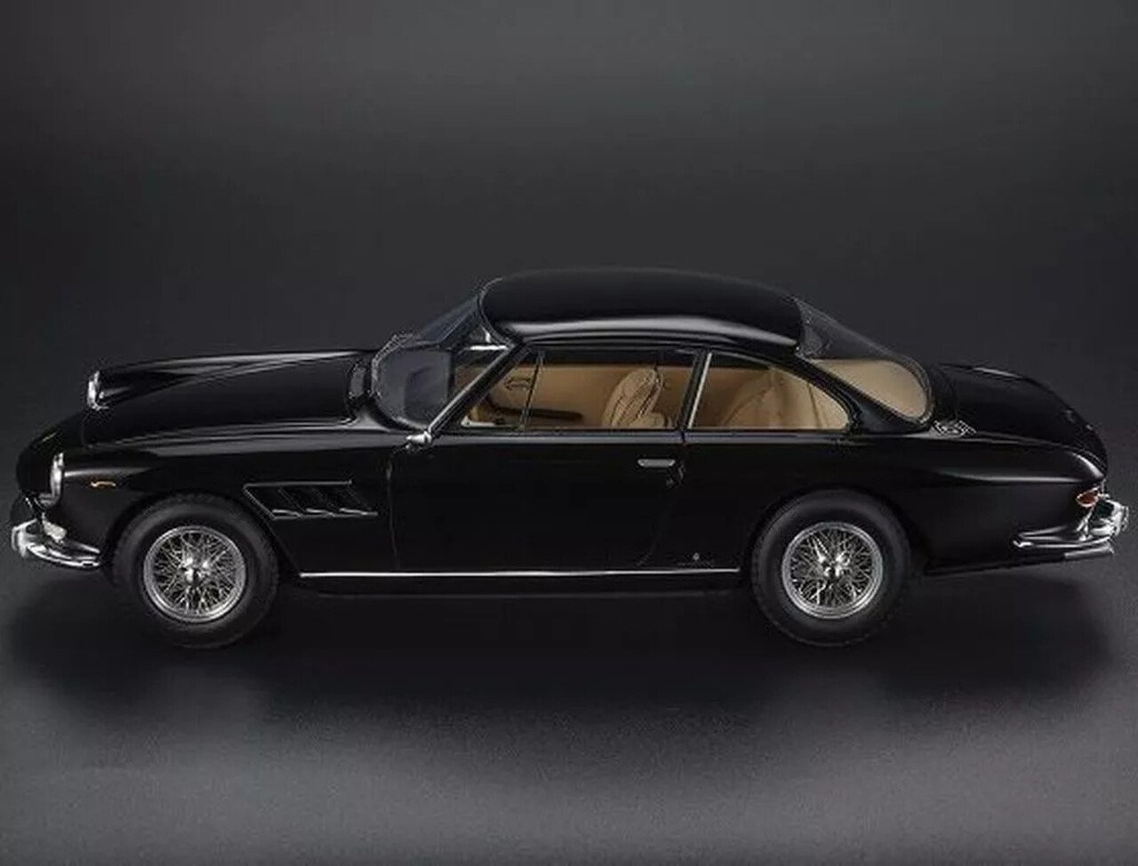 Ferrari Ferrari 330 GT 2+2 1965 - 1:18 - Top Marques Collectibles