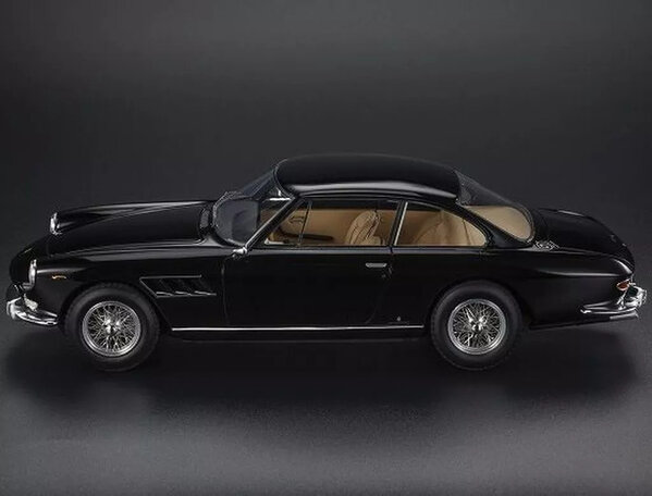 Ferrari Ferrari 330 GT 2+2 1965 - 1:18 - Top Marques Collectibles