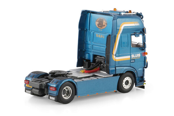 DAF DAF XF Super Space Cab Tractor 4x2 MY 2017 'Sluis Transport' - 1:50 - WSI Models