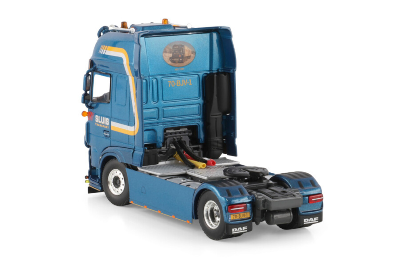 DAF DAF XF Super Space Cab Tractor 4x2 MY 2017 'Sluis Transport' - 1:50 - WSI Models