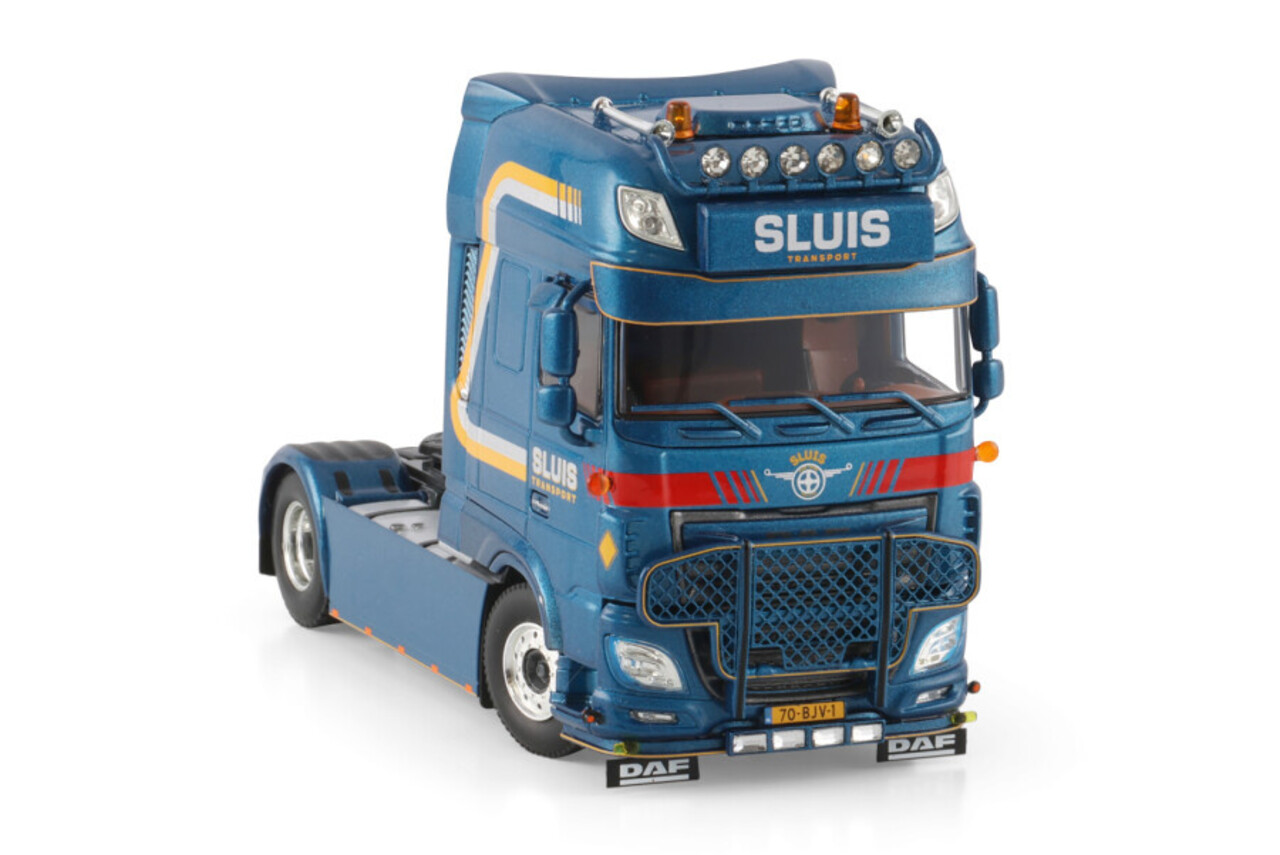 DAF DAF XF Super Space Cab Tractor 4x2 MY 2017 'Sluis Transport' - 1:50 - WSI Models