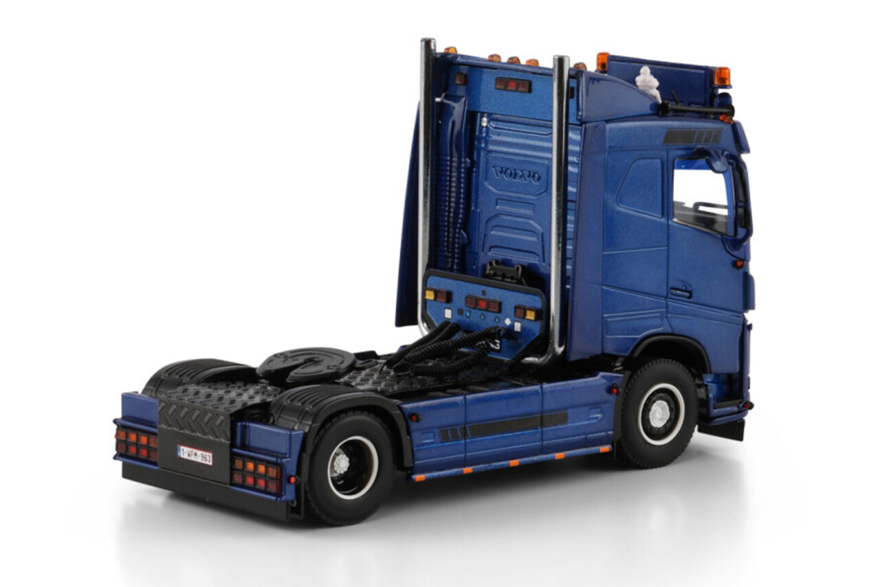 Volvo Volvo FH4 Sleeper Cab Tractor 4x2 'Lippens' - 1:50 - WSI Models Volvo Volvo FH4 Sleeper Cab Tractor 4x2 'Lippens' - 1:50 - WSI Models