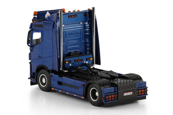 Volvo Volvo FH4 Sleeper Cab Tractor 4x2 'Lippens' - 1:50 - WSI Models Volvo Volvo FH4 Sleeper Cab Tractor 4x2 'Lippens' - 1:50 - WSI Models