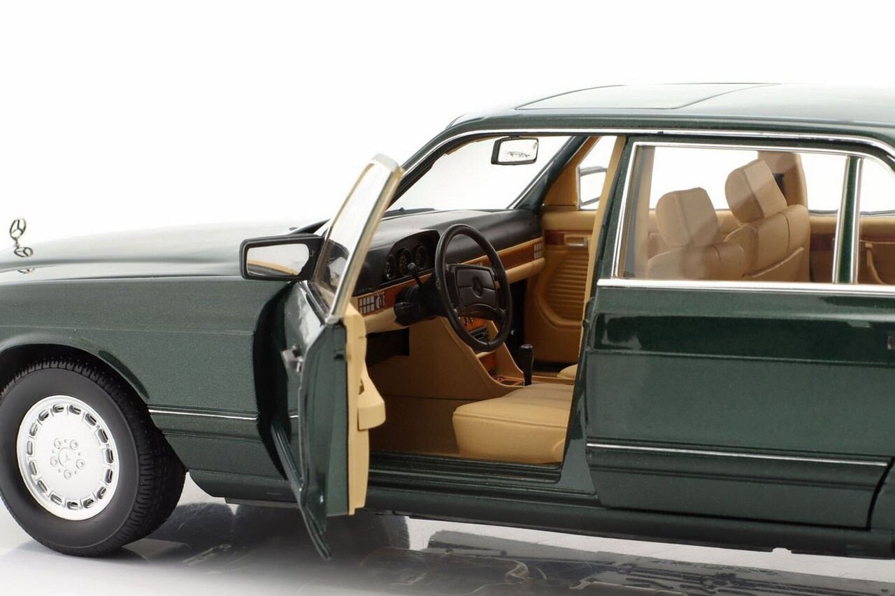 Mercedes-Benz Mercedes-Benz 560 SEL (1985 / 1991) - 1:18 - Norev