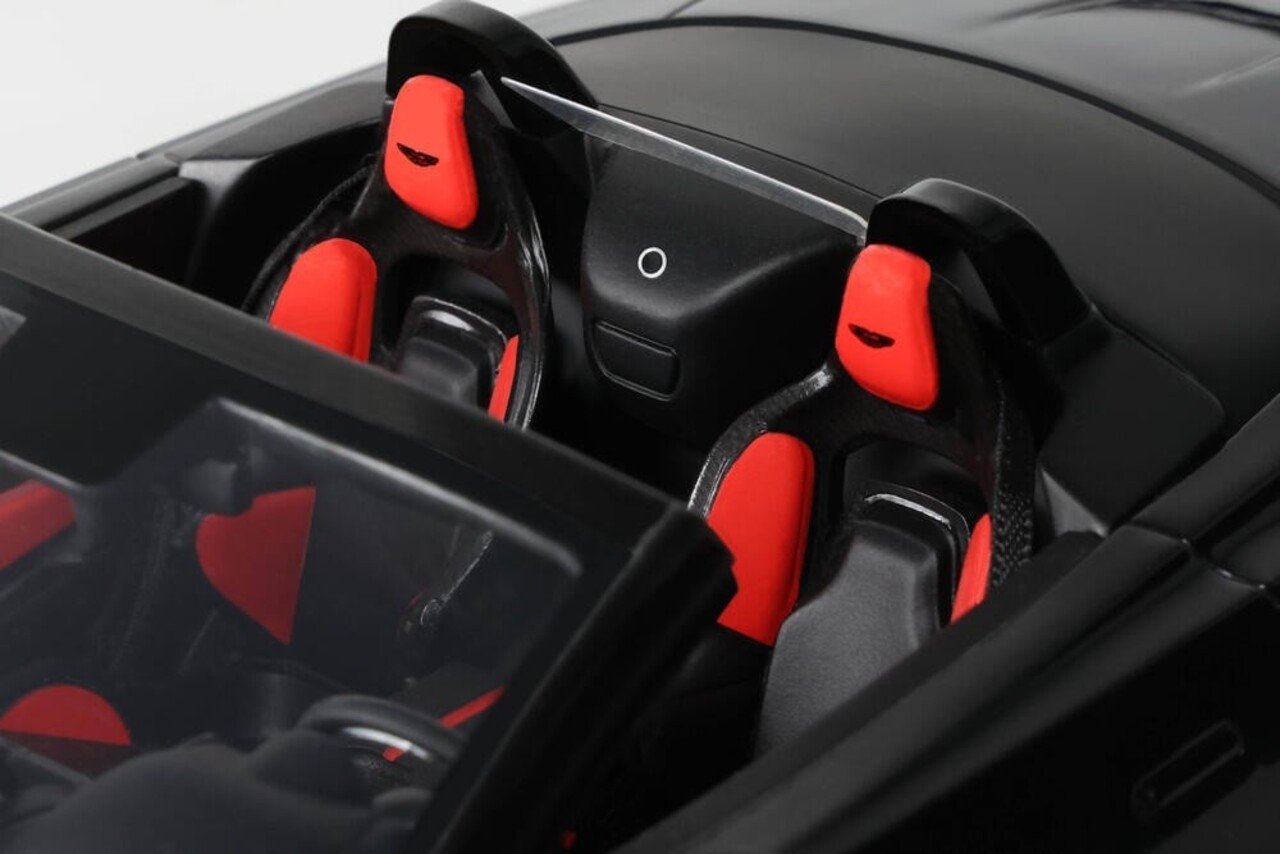 Aston Martin Aston Martin V12 Vantage Roadster - 1:18 - GT Spirit