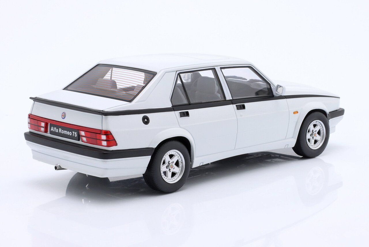 Alfa Romeo Alfa Romeo 75 1991 - 1:18 - Triple 9 Collection