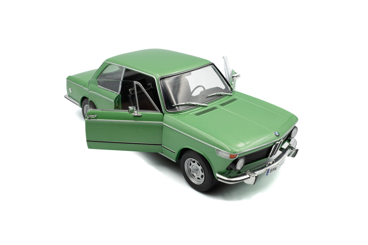 BMW BMW 1602 Taiga 1971 - 1:18 - Solido