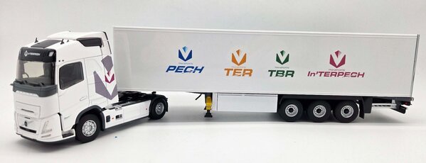 Volvo Volvo FH Aero Tractor 4x2 + Semi Box Trailer 3 Axle 'Interpech Transports' 2024 - 1:43 - Eligor