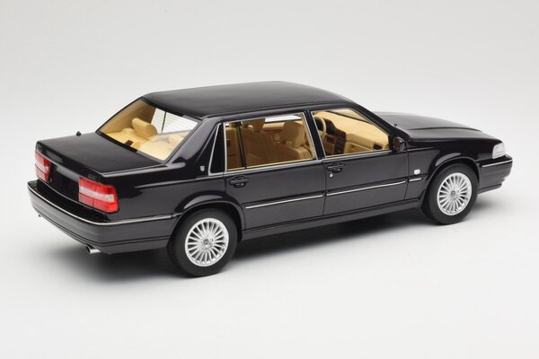 Volvo Volvo S90 Royal Level 3 1998 - 1:18 - DNA Collectibles