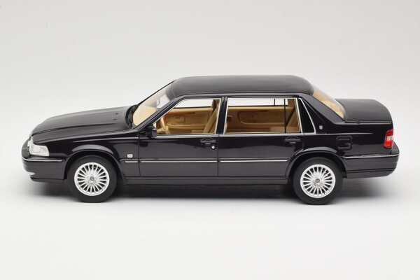 Volvo Volvo S90 Royal Level 3 1998 - 1:18 - DNA Collectibles