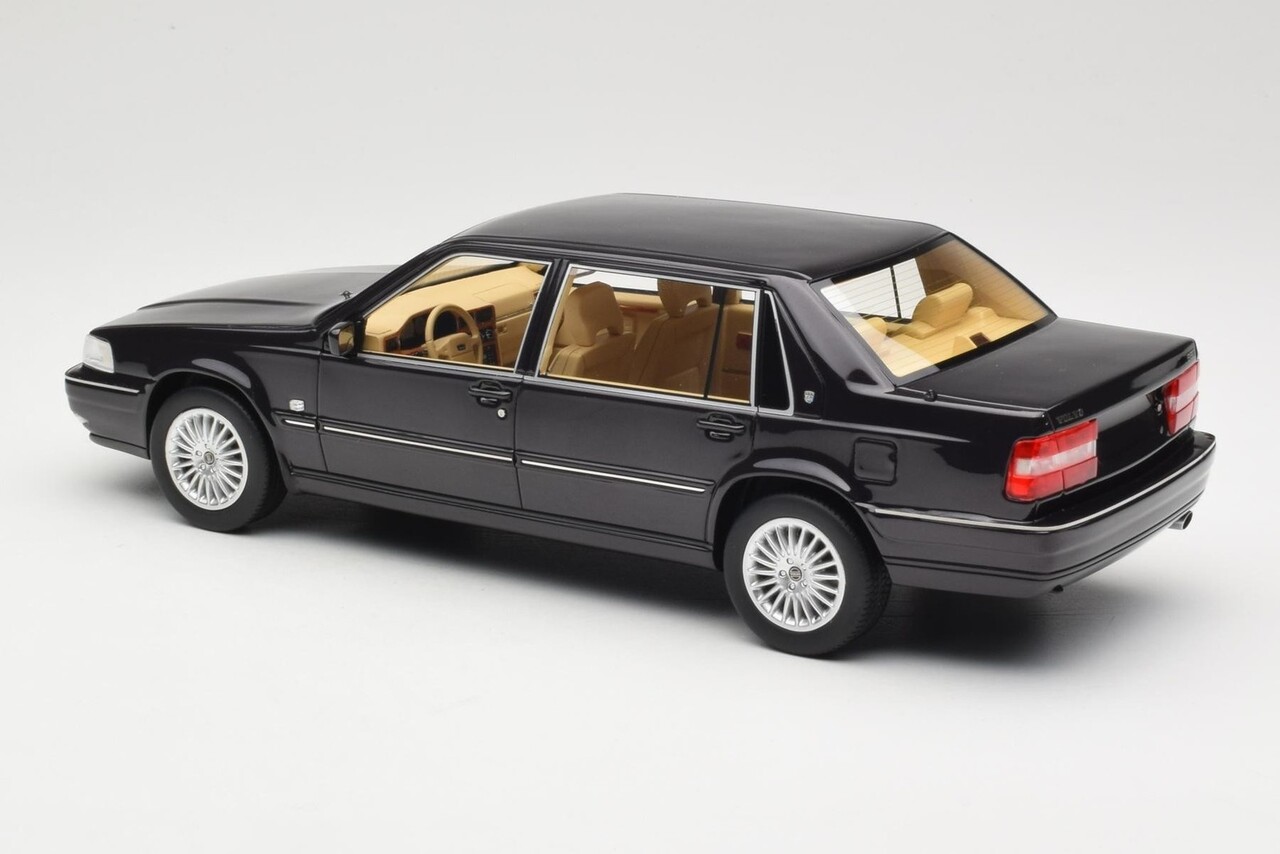 Volvo Volvo S90 Royal Level 3 1998 - 1:18 - DNA Collectibles