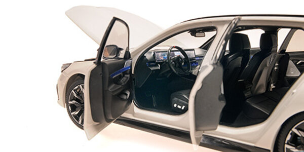 BMW BMW i5 M60 Touring 2024 - 1:18 - Minichamps