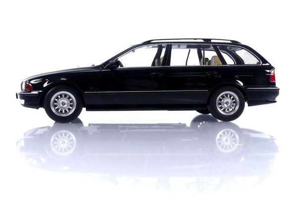 BMW BMW 520i E39 Touring - 1:18 - KK Scale