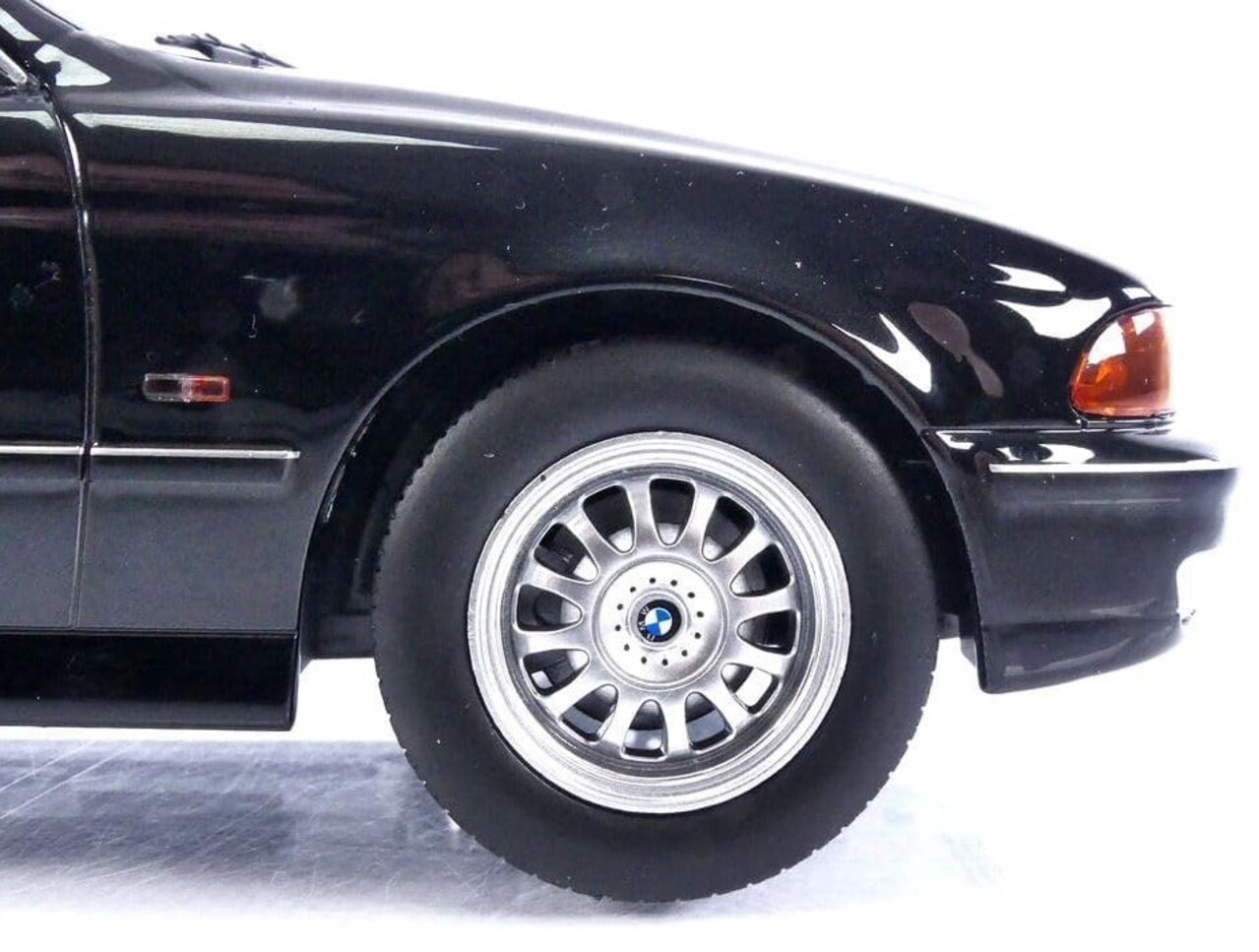 BMW BMW 520i E39 Touring - 1:18 - KK Scale