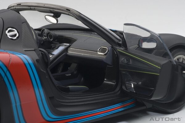 Porsche Porsche 918 Spyder Weissach Package Martini Livery #15 2013 - 1:18 - AUTOart Porsche Porsche 918 Spyder Weissach Package Martini Livery #15 2013 - 1:18 - AUTOart