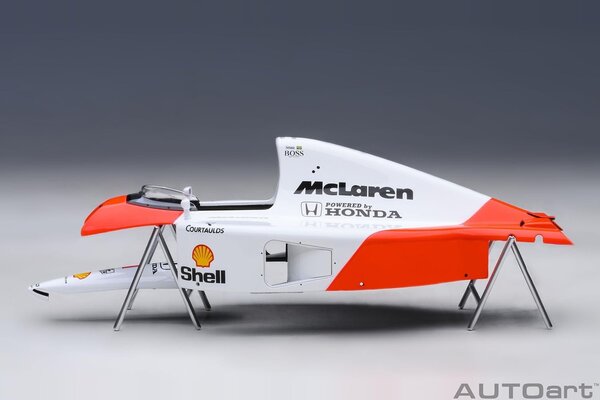 Formule 1 McLaren F1 MP4/6 Honda #1 World Champion 2nd GP Japan 1991 (A.Senna) + McLaren Logo- 1:18 - AUTOart