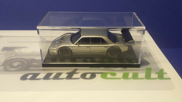 Mercedes-Benz Mercedes-Benz Sauber W140 + Year Book 20189 (German and English) - 1:43 - Autocult