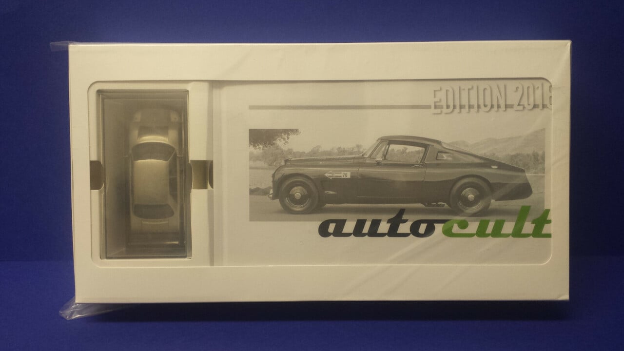 Mercedes-Benz Mercedes-Benz Sauber W140 + Year Book 20189 (German and English) - 1:43 - Autocult