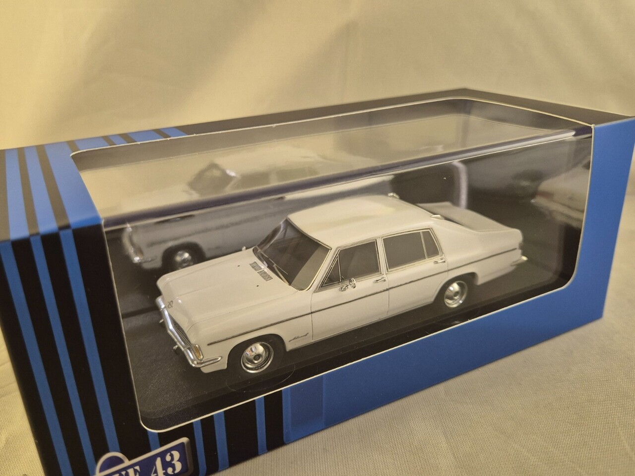 Opel Opel Admiral B Hatchback Limousine Germany 1972  - 1:43 - Autocult / Avenue 43