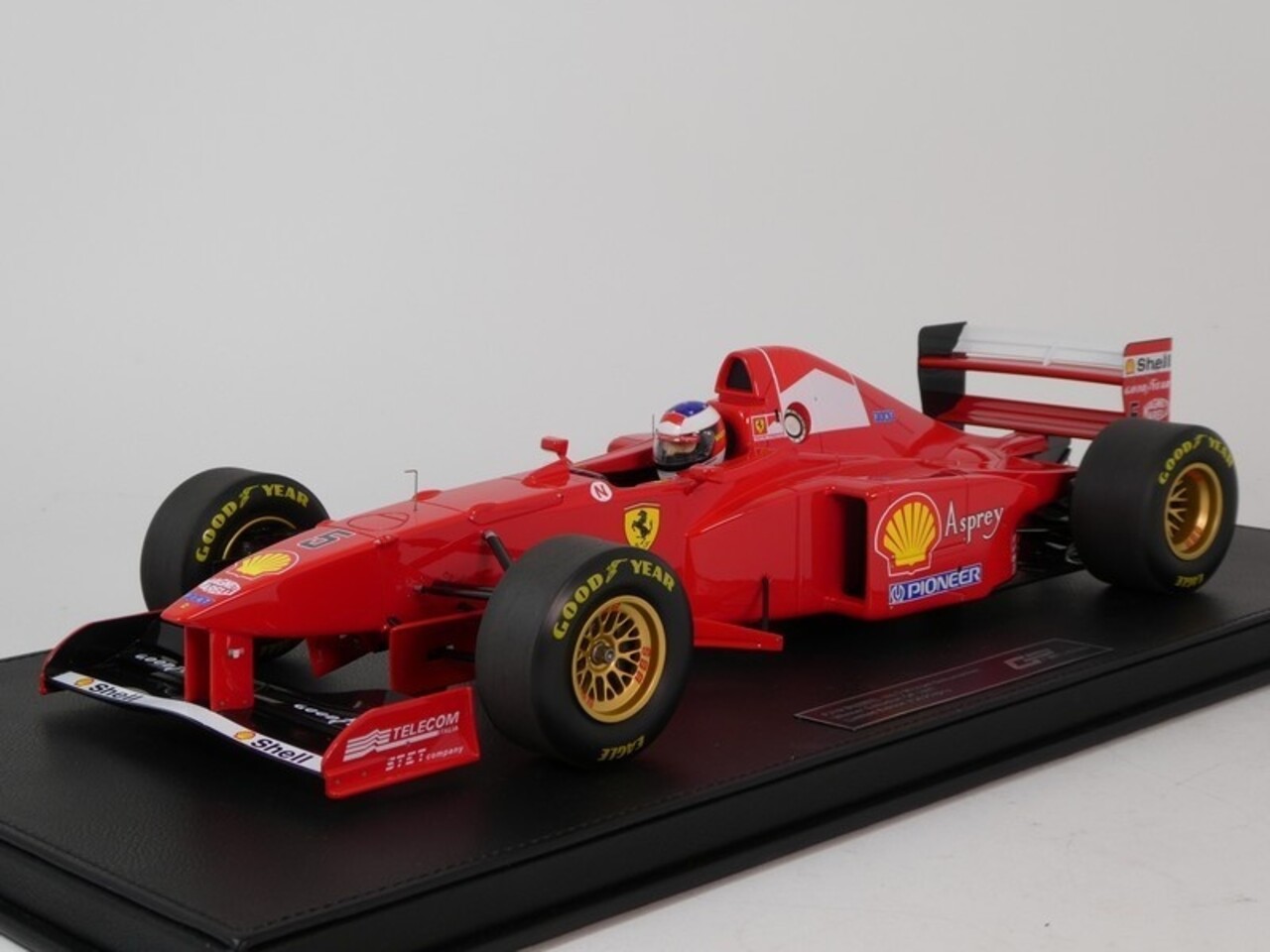 Formule 1 Ferrari F310B #5 Team Scuderia Ferrari Marlboro Winner GP Canada + Pilot Figure (M.Schumacher) 1997 - 1:12 - GP Replicas