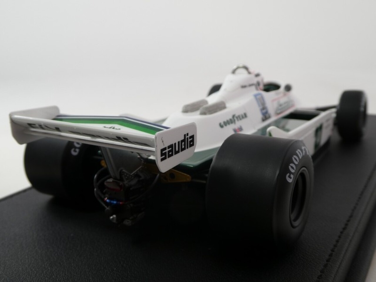 Formule 1 Williams Ford FW07 #27 Winner Dutch GP 1979 + Pilot Figure (A.Jones) - 1:18 - GP Replicas