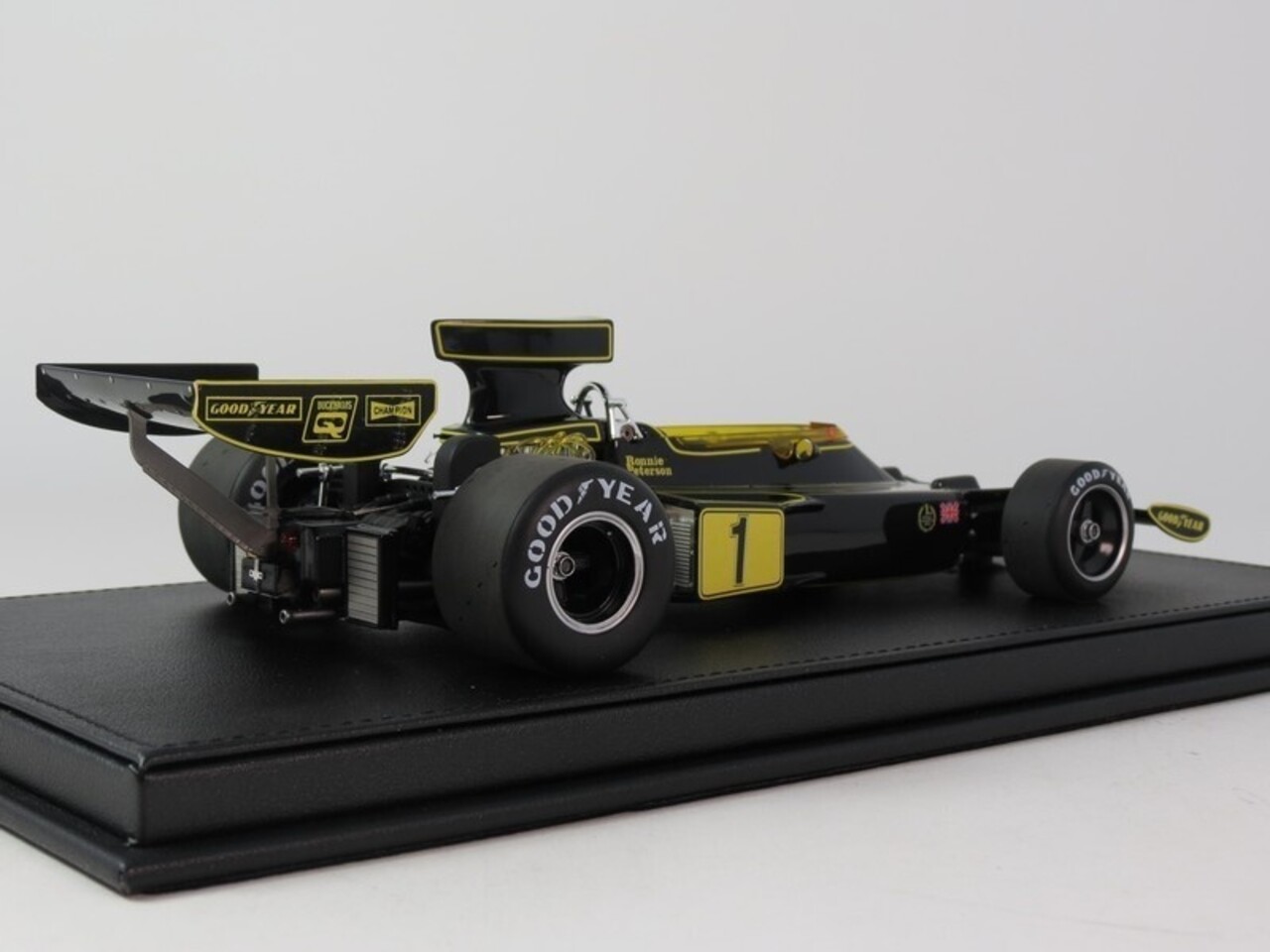 Formule 1 Lotus 72E #1 Team Lotus JPS Winner GP France 1974 (R.Peterson) - 1:18 - GP Replicas