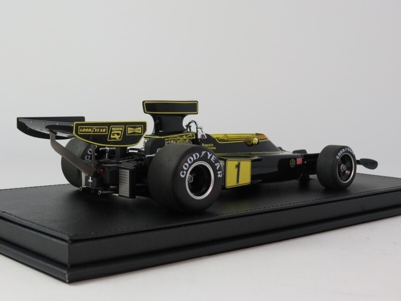 Formule 1 Lotus 72E #1 Team Lotus JPS Winner GP Monza Italy 1974 (R.Peterson)  - 1:18 - GP Replicas