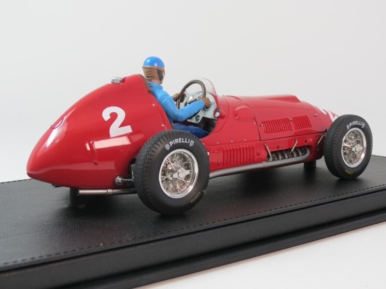 Formule 1 Ferrari 375 #2 Winner GP Monza Italy 1951 + Pilot Figure (A.Ascari) - 1:18 - GP Replicas