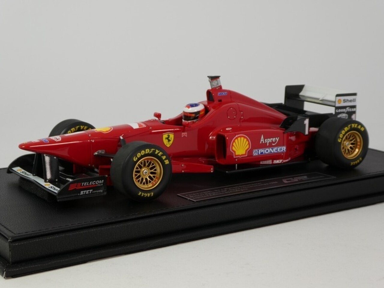 Formule 1 Ferrari 310/2 #1 Winner GP Spa Belgium + Pilot Figure 1996 (M.Schumacher) - 1:18 - GP Replicas