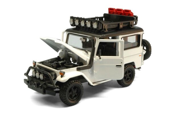 Toyota Toyota FJ40 Hard Top Off Road Version + Roof Rack 'Toyota' 1974 - 1:24 - Motor Max