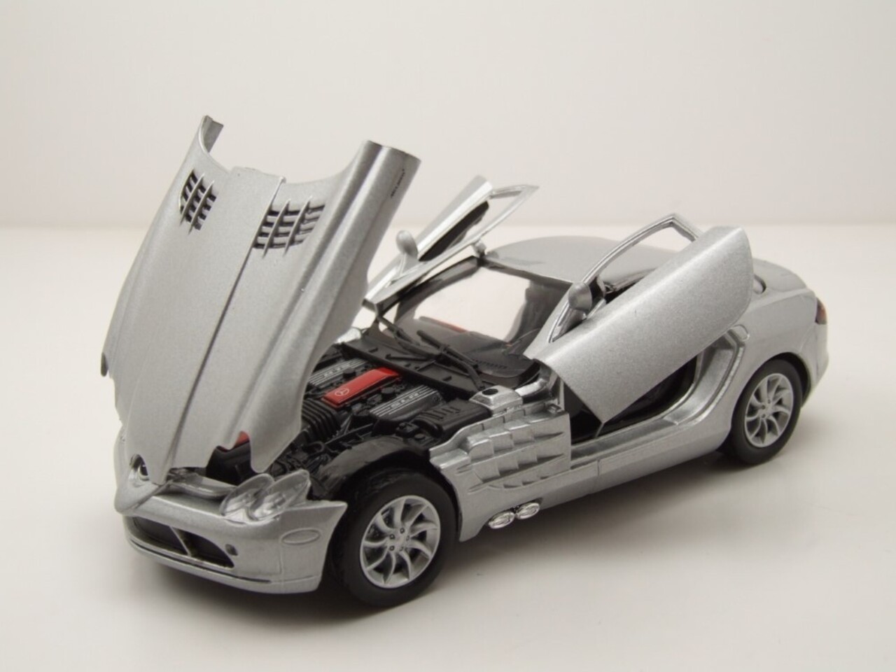 Mercedes-Benz Mercedes-Benz SLR McLaren - 1:24 - Motor Max