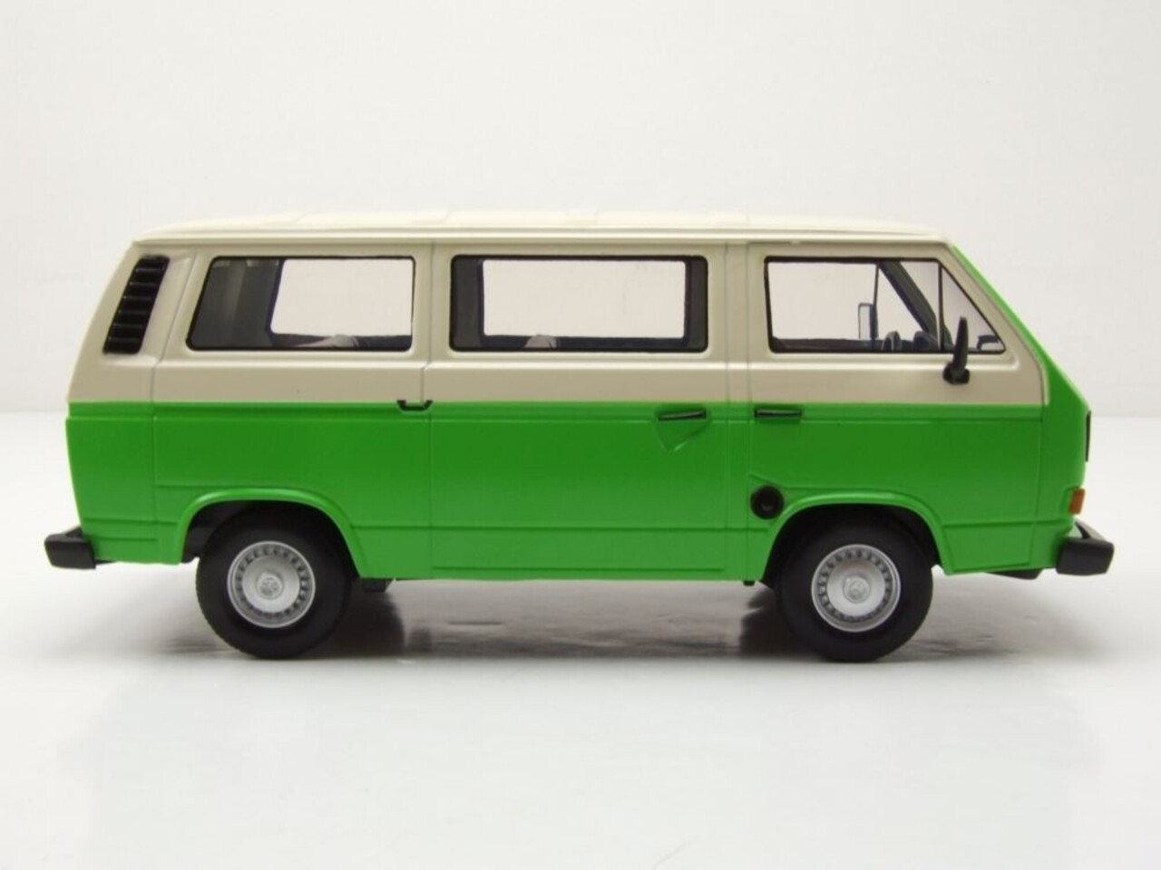Volkswagen Volkswagen T2 (T3) Minibus - 1:24 - Motor Max