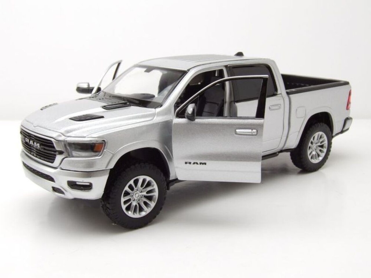 Dodge Dodge RAM 1500 Crew Cab Laramie 2019 - 1:27 - Motor Max Dodge Dodge RAM 1500 Crew Cab Laramie 2019 - 1:27 - Motor Max