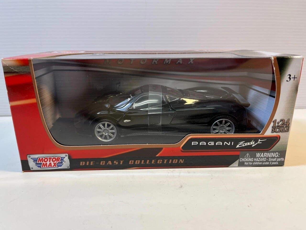 Pagani Pagani Zonda F C12 - 1:24 - Motor Max