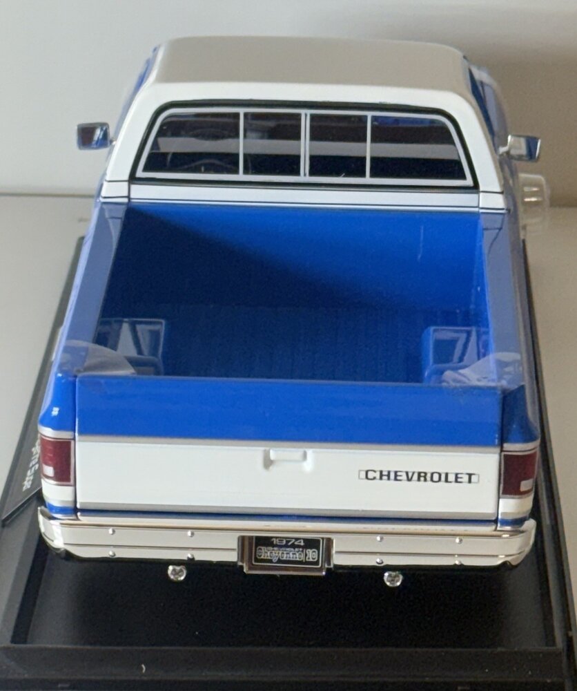 Chevrolet Chevrolet C10 Cheyenne Super 1974 - 1:18 - Maisto Chevrolet Chevrolet C10 Cheyenne Super 1974 - 1:18 - Maisto