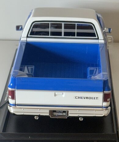 Chevrolet Chevrolet C10 Cheyenne Super 1974 - 1:18 - Maisto Chevrolet Chevrolet C10 Cheyenne Super 1974 - 1:18 - Maisto