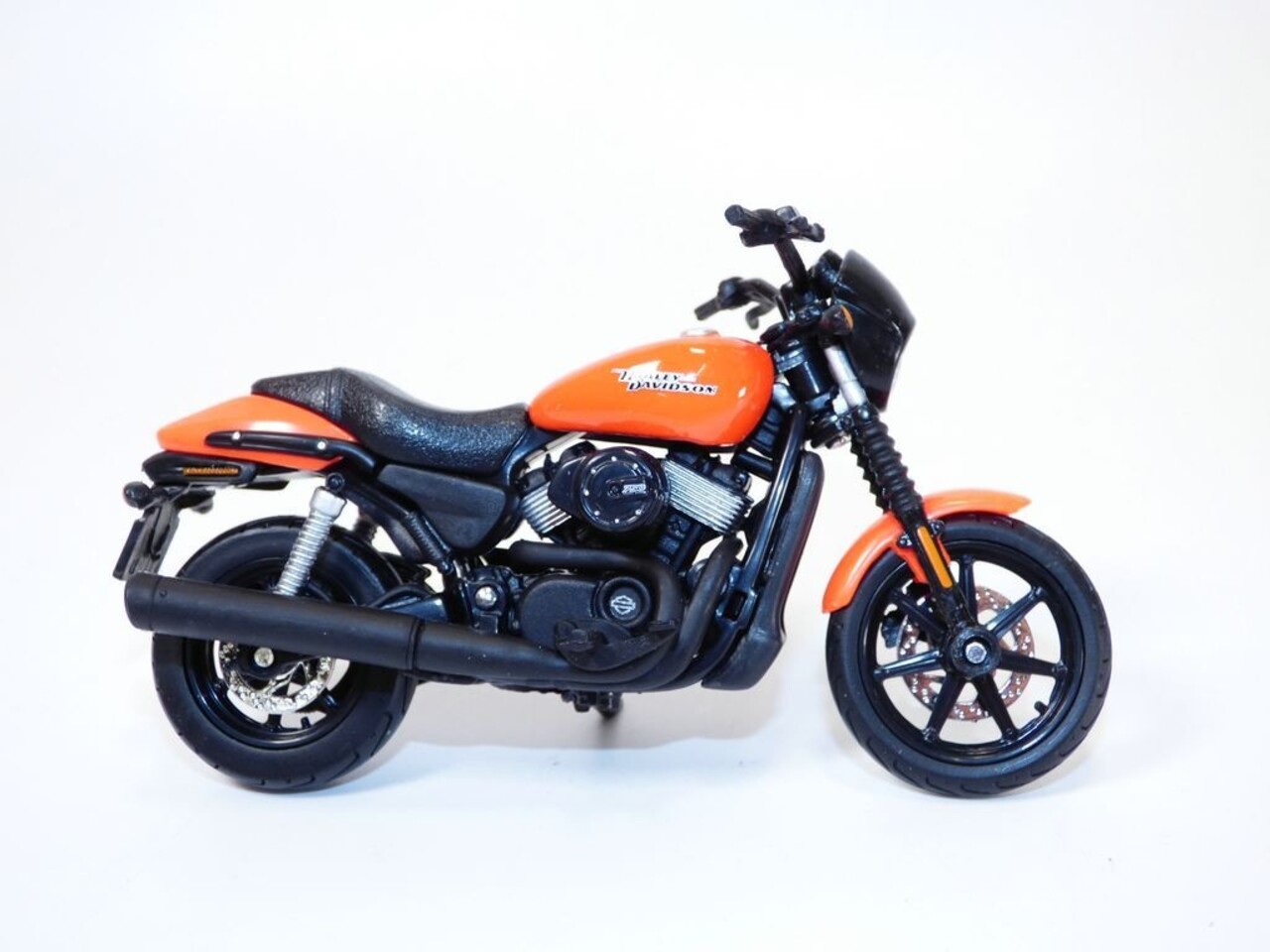 Harley Davidson Harley Davidson Street 750 2015 - 1:18 - Maisto Harley Davidson Harley Davidson Street 750 2015 - 1:18 - Maisto