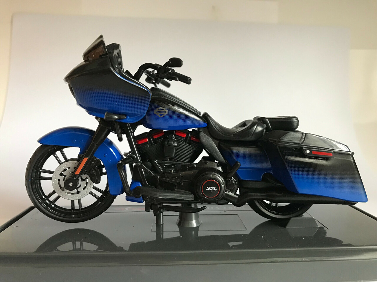 Harley Davidson Harley Davidson CVO Road Glide 2018 - 1:18 - Maisto Harley Davidson Harley Davidson CVO Road Glide 2018 - 1:18 - Maisto