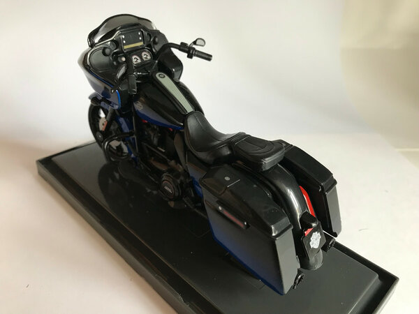 Harley Davidson Harley Davidson CVO Road Glide 2018 - 1:18 - Maisto Harley Davidson Harley Davidson CVO Road Glide 2018 - 1:18 - Maisto